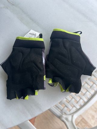Casco y guantes bici niño