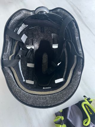Casco y guantes bici niño
