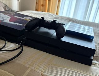 2 PS4 con mando y juego Assassin's Creed Valhalla