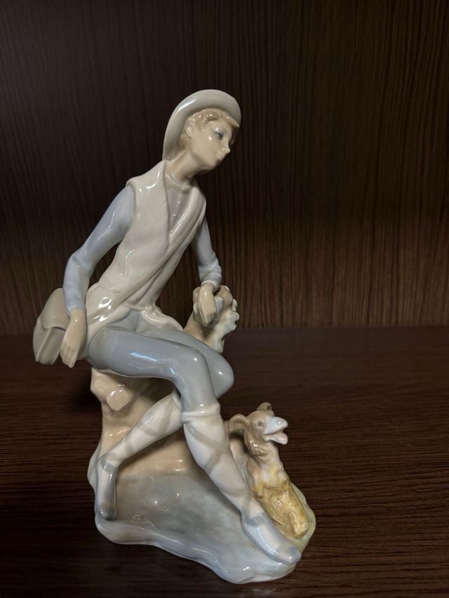 Figura Lladró: niño con perro