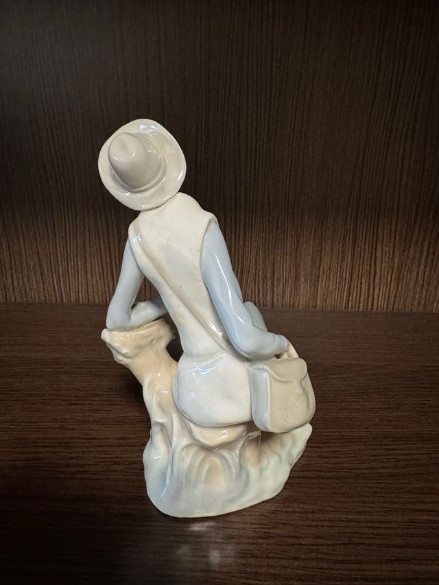 Figura Lladró: niño con perro