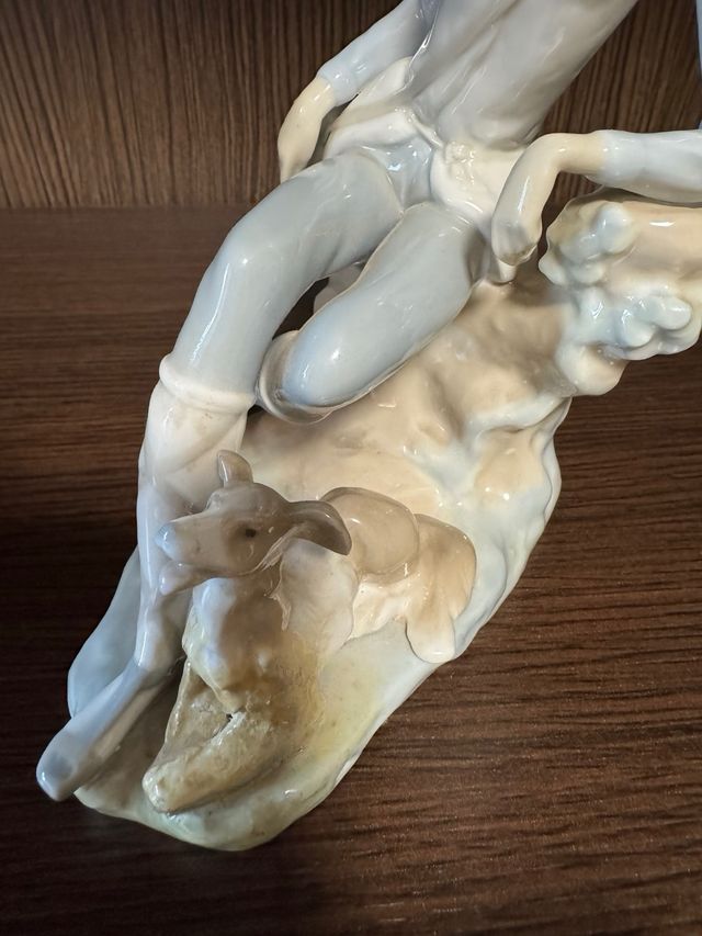 Figura Lladró: niño con perro