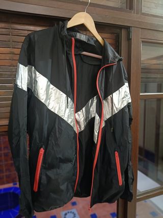 Cazadora fina chubasquero ZARA