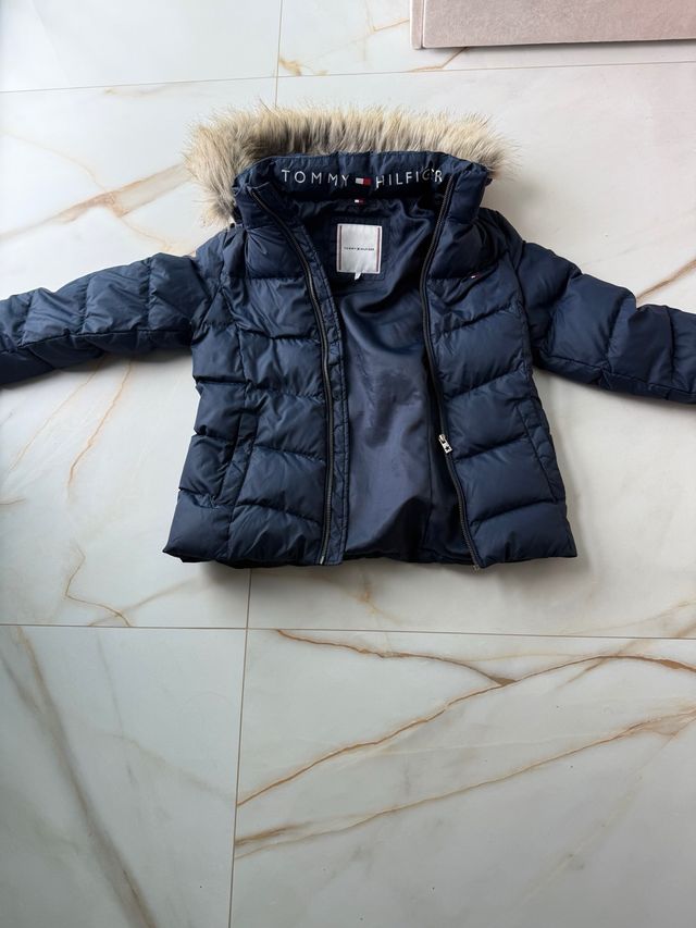 Chaqueta Tommy Hilfiger azul marino con capucha