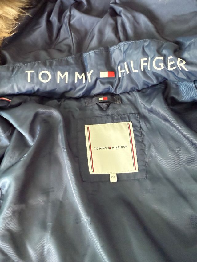 Chaqueta Tommy Hilfiger azul marino con capucha