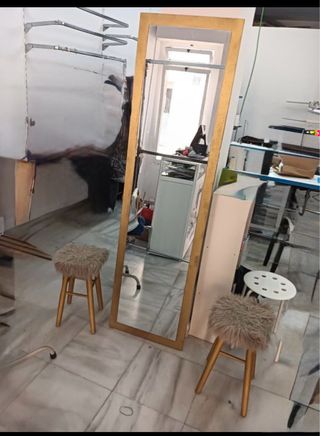 Espejo grande madera y 2 sillas pelo
