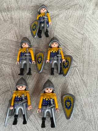 Playmobil 5 Soldados con Escudo León