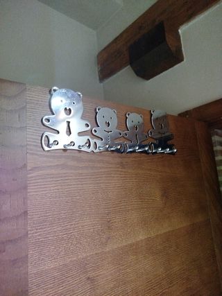 Perchero metálico de osos de puerta