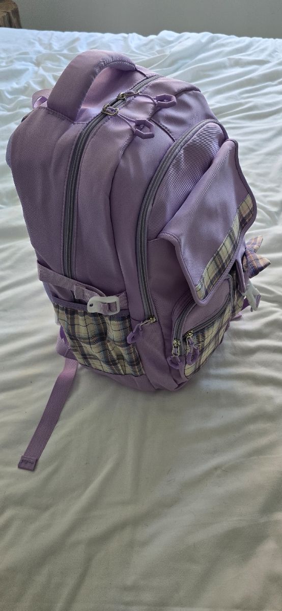 Mochila escolar morada con lazo