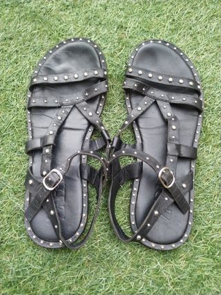 Sandalias Zara con tachuelas para niña