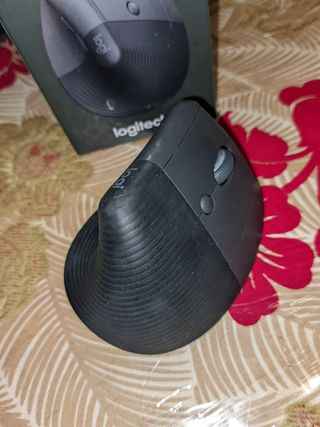 Logitech Lift Ratón Vertical Inalámbrico Gris