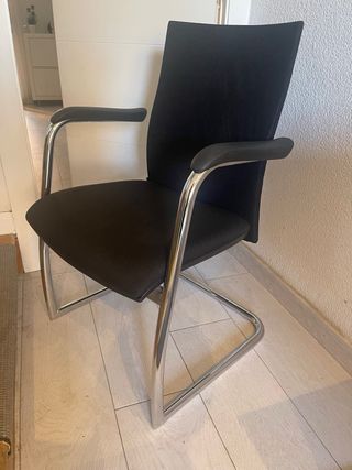 Silla de oficina ergonómica negra