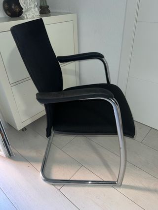 Silla de oficina ergonómica negra