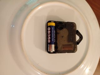 Piatto decorativo con orologio da parete