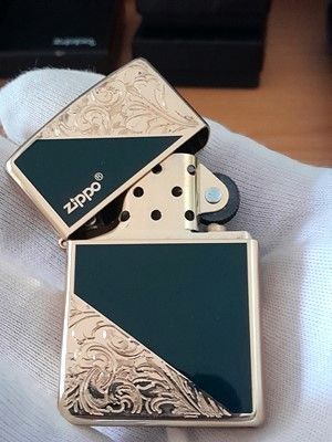 Zippo Arabesque Grabado Dorado y Verde