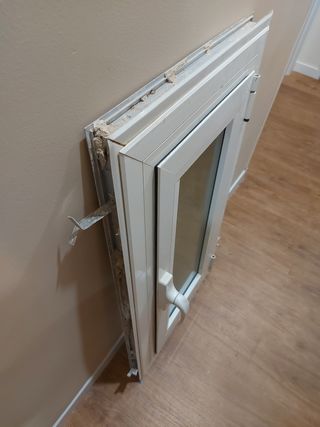 Ventana blanca aluminio