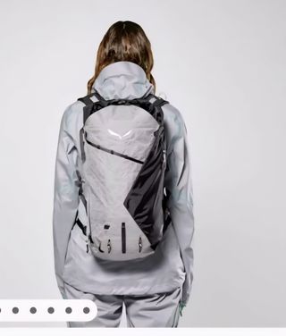 Mochila Salewa Gris y Negra