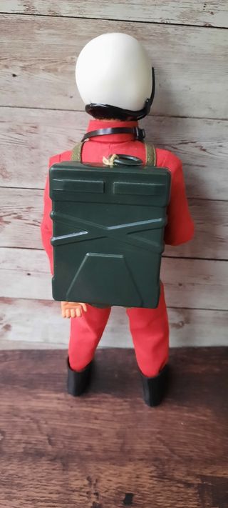 Geyperman Red Devil equipado