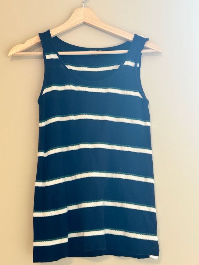 Camiseta de rayas azul y blanco