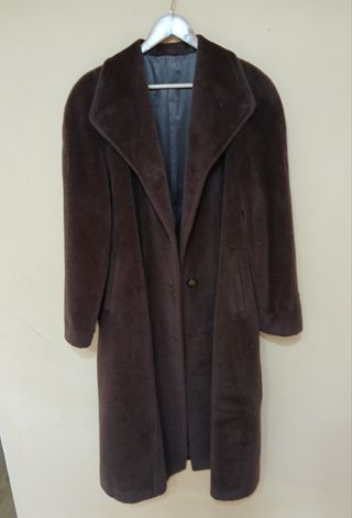 Abrigo de pelo de llama marrón