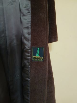 Abrigo de pelo de llama marrón