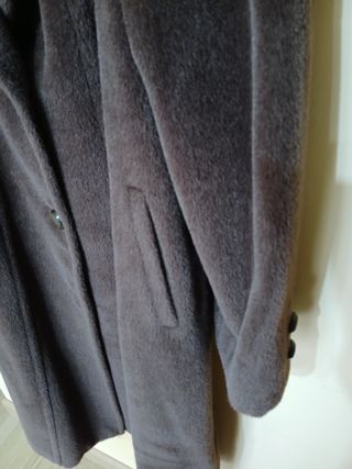 Abrigo de pelo de llama marrón