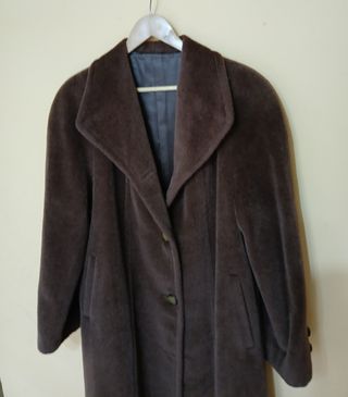 Abrigo de pelo de llama marrón