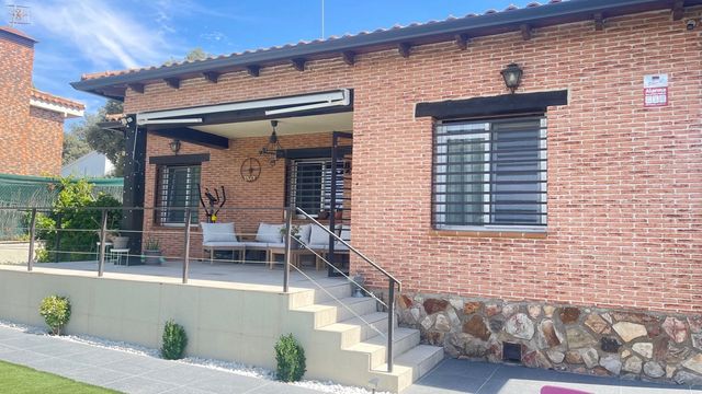 Casa en Fuentenovilla con jardín y piscina