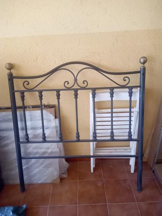 Cabecero Clásico de Hierro Forjado y Bronce.