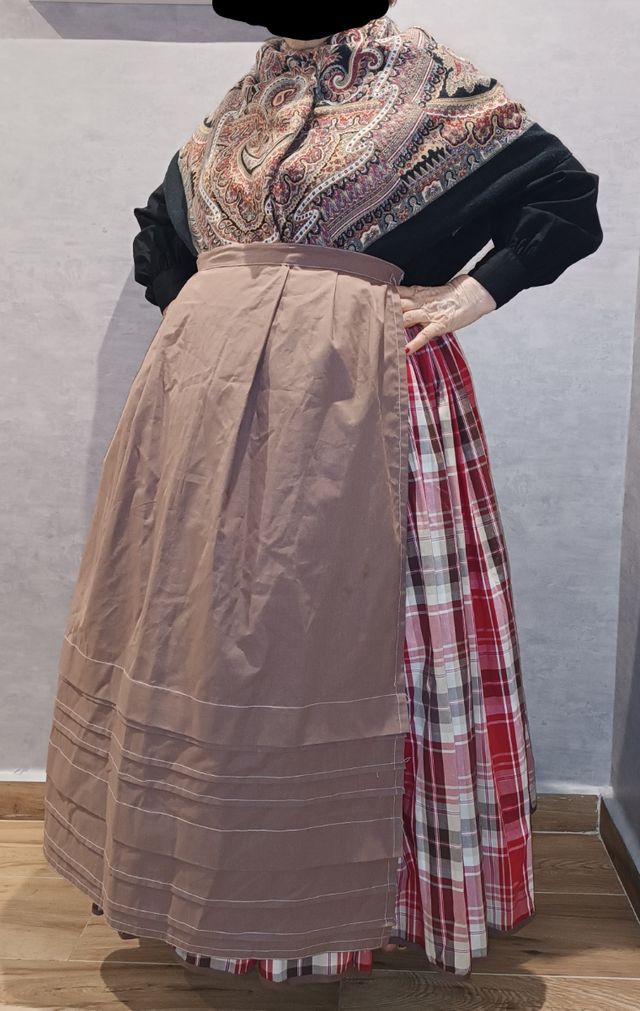 Saya y mandil baturra