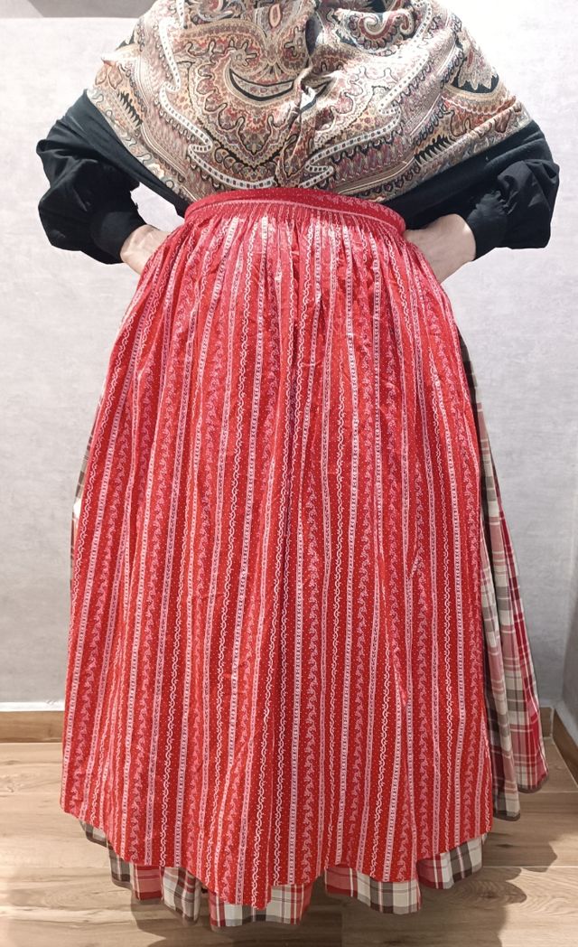 Saya y mandil baturra