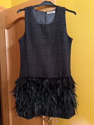 Vestido Negro Fiesta May&CO con Plumas