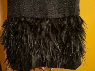 Vestido Negro Fiesta May&CO con Plumas