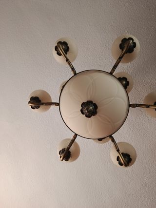 Lámpara vintage beige con tulipas doradas