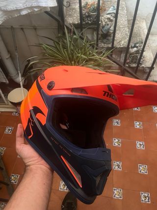 Casco de Motocross THOR.