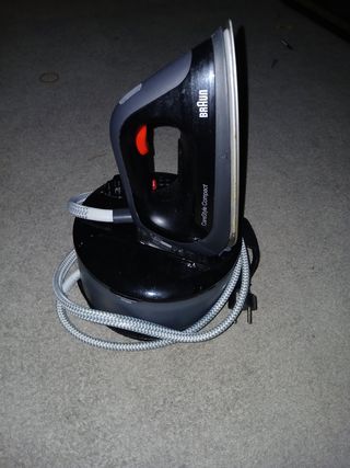 Ferro da stiro Braun CareStyle Compact
