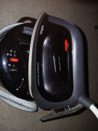 Ferro da stiro Braun CareStyle Compact