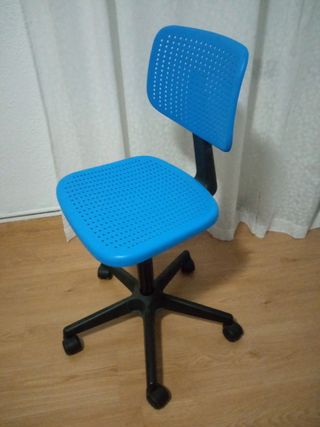 Silla de escritorio azul y negra