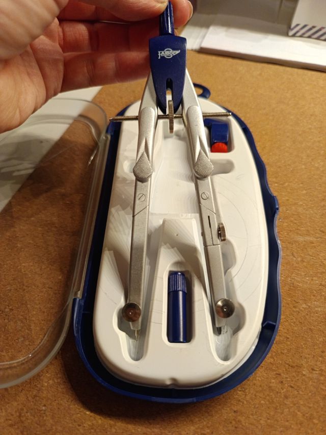 Compás de precisión con estuche