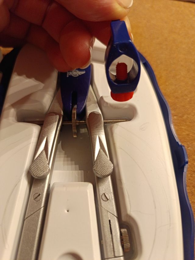 Compás de precisión con estuche