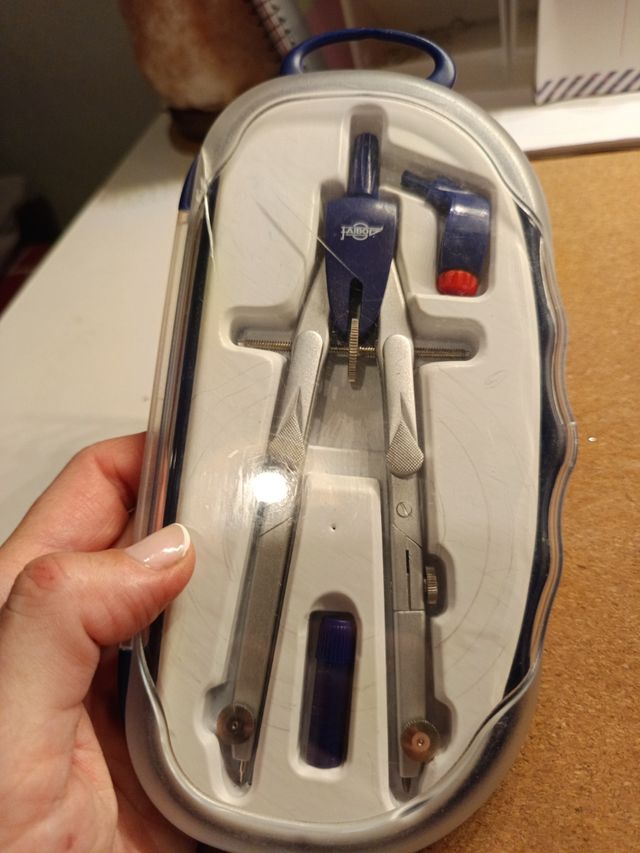 Compás de precisión con estuche