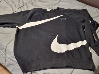 Sudadera Nike Negra con Swoosh Blanco