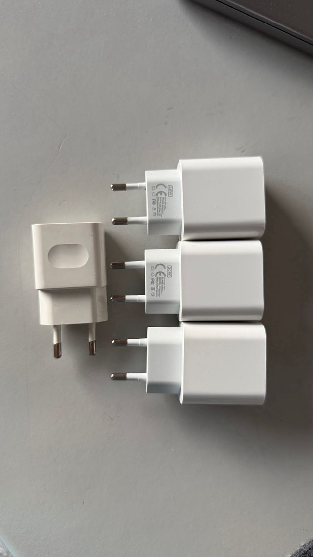 4 Carregadores USB-C + USB