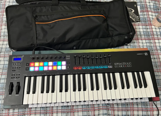 Teclado MIDI Novation Launchkey 49