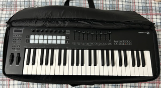 Teclado MIDI Novation Launchkey 49