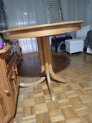 Mesa redonda extensible de madera