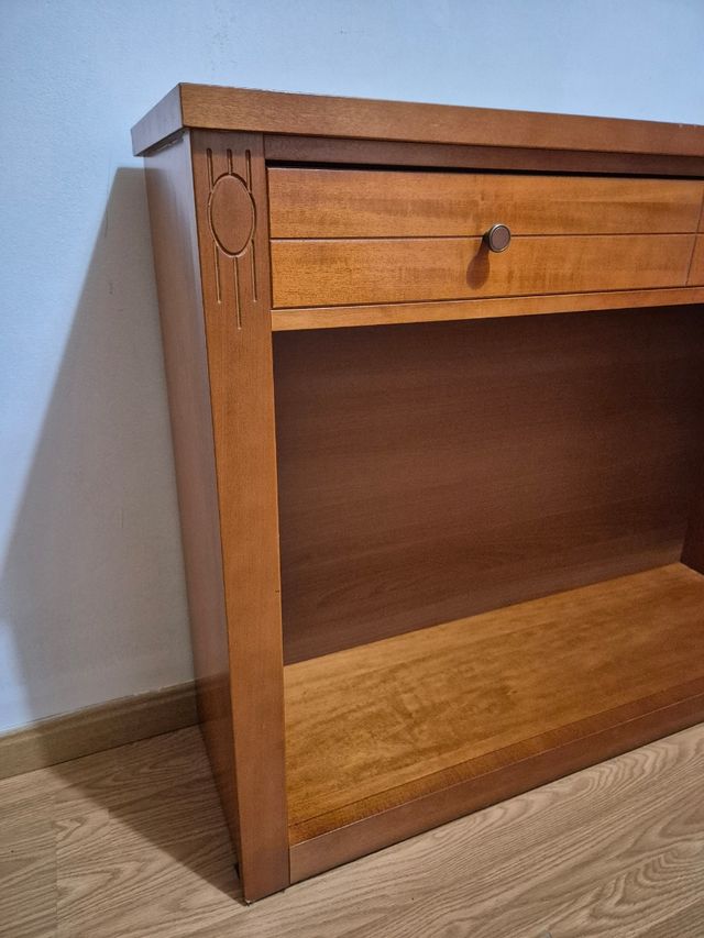 Mesa de entrada de madera con cajón