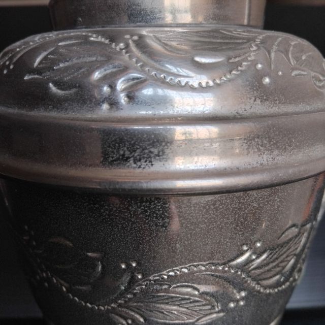 Jarra antiga prateada decorada