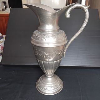 Jarra antiga prateada decorada