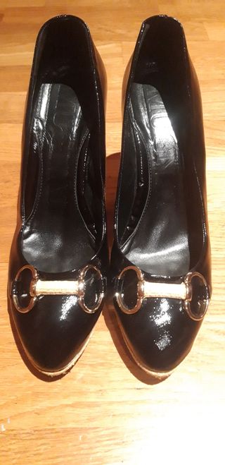 Zapatos Mugnai charol negro talla 40